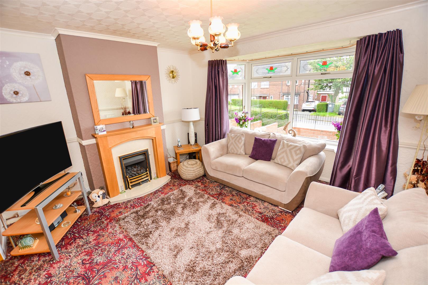 BAY FRONTED LOUNGE